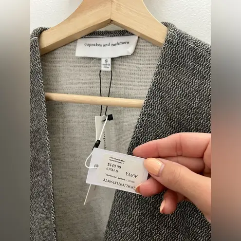 Cupcakes and Cashmere NWT Jordy Med Heather Jacquard blanket poncho Retails $140