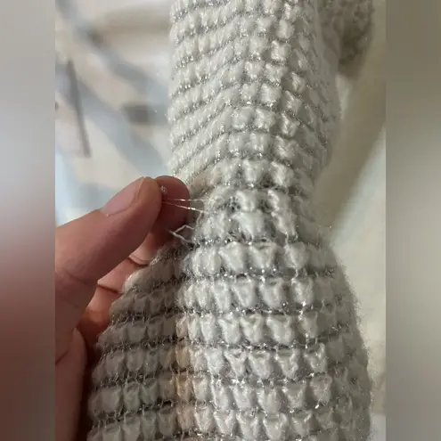 Eyeshadow  Woven Metallic Threads White Acrylic Yarn Knitted Scoop Neck Sweater L