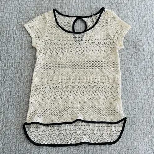 Paper Crane  Cream Crochet Lace Short Sleeve Top Black Trim Size XS/S