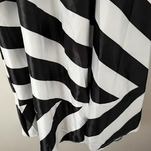 TWICE CHIC BOUTIQUE | Black White Ball Skirt Elastic Waist Pull On | Size XXL