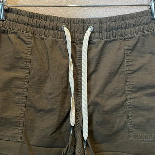 Vuori Women’s Vintage Ripstop Shorts Size Large Dark Oregano Green