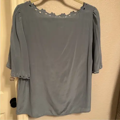 Sézane  Francia 100% Silk Blouse Eyelet Floral Trim V-Neck Top Blue Size 6