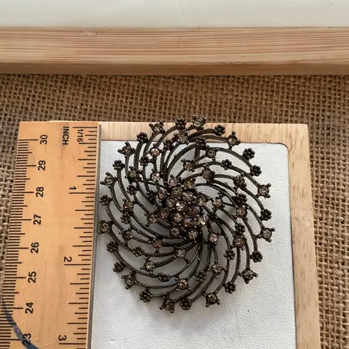 Simply Vera, Vera Wang Simply Vera Wang Rhinestone Spiral Brooch Pin Jewelry With Crystal Stones & Meta