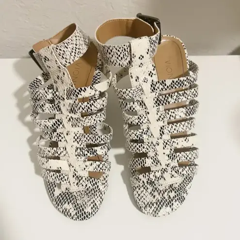 Vionic  Sami Snakeskin Heels in Black and‎ White size 5