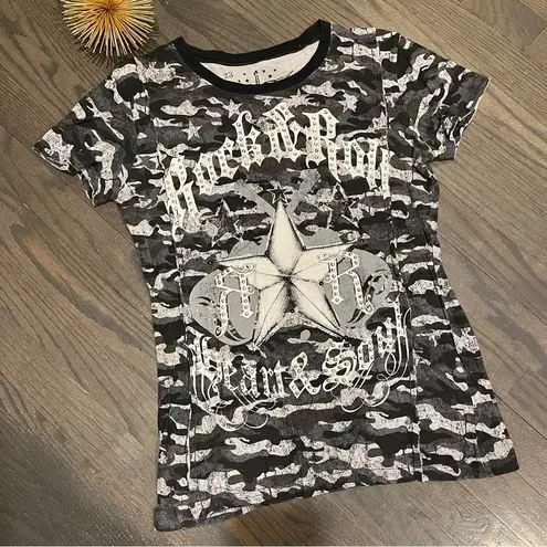 Rock & Roll Cowgirl Studded Camo Tee Shirt Size Medium
-