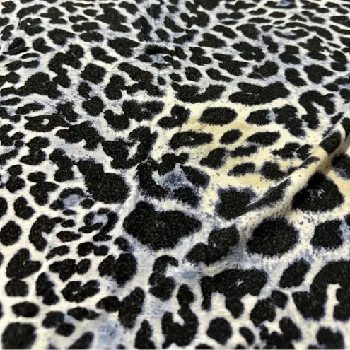 Ellen Tracy  Black and White Animal Print Top (R1)