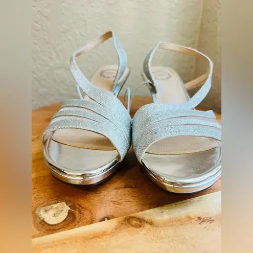 I. Miller  women’s shoes silver size 6 NEW