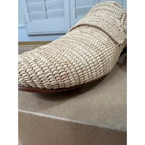Carrie Forbes Tapa Woven Raffia Loafer Mules Natural Woven Raffia Size 8 US NWOT Tan