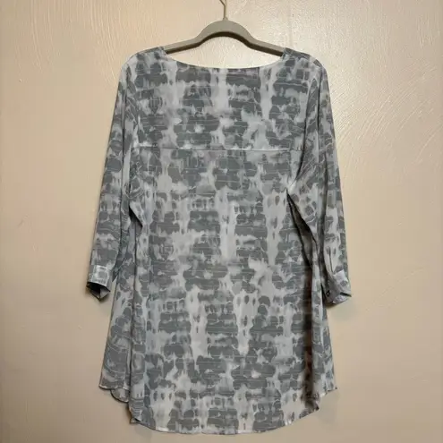 Rose + Olive Rose & Olive Women’s Shirt Top Blouse 3/4 Sleeve Gray White Pattern Buttons XL