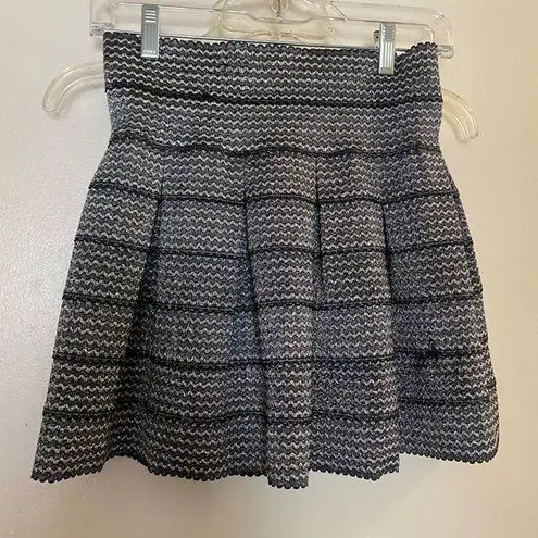 Sans Souci Heavy Womens Mini Skirt M Medium Black Silver Wavy Print Waist 28 30”