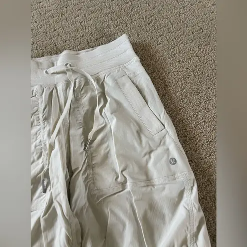 Lululemon  Studio II Pant Liner in Polar Cream Size 4 Bin 247