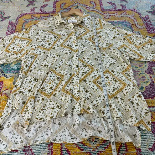 Carly Jean Los Angeles Carly Jean yellow Gold floral patterned oversized flowy button up shirt