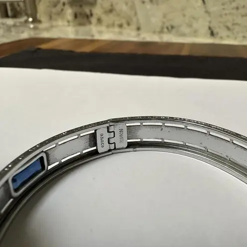 Pacific&Co Vintage Signed NuWite R&G . Art Deco Hinged Bangle Bracelet Safety Chain Blue