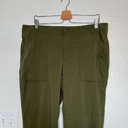 Rei Co-op women’s green Savanna trails hiking pants size 16