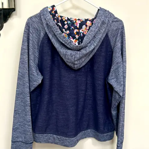 Vera Bradley  Lace Up Floral Contrast Hoodie in Navy Multi Size L