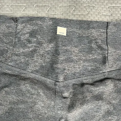 Vuori Women's Daily Legging Black Camo High Rise Stretch Yoga Pants Size Small