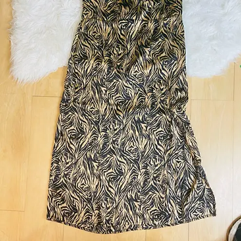 Animal print edgy sexy zebra print silky like midi dress Black Size undefined