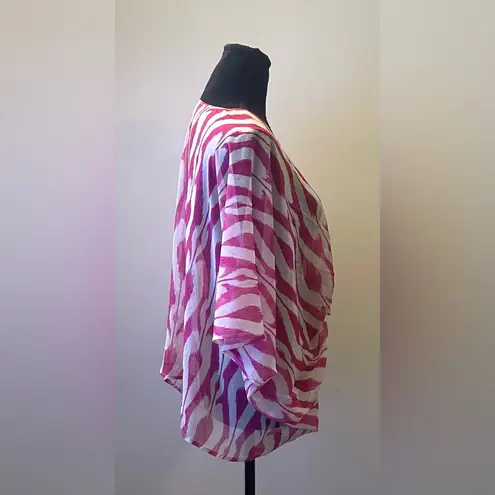 Sweet Pea by- Stacy Frati Pink and White Kimono Size S