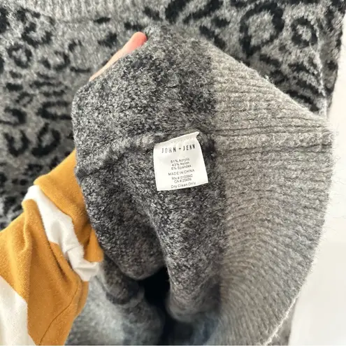 John + Jenn  Cheetah Gray Black Xavier High Neck Pullover Sweater S Petite