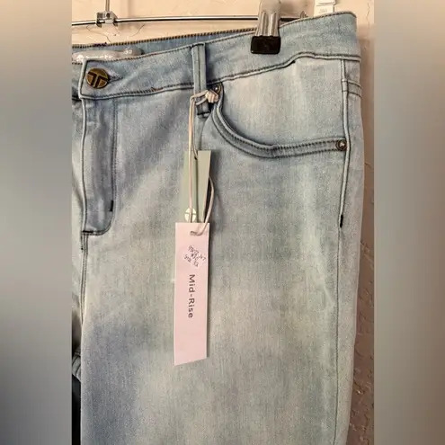 TRACTR Lt Blue Denim Cropped Cuffed Box Jeans Womens Mid