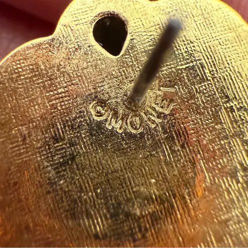 Monet Vintage Gold-tone Shell Seashell Pierced Earrings 9.9g.