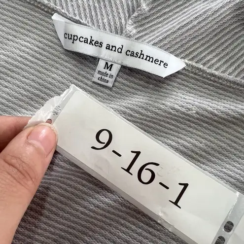 Cupcakes And Cashmere Cardigan Womens Medium Grey Stripe Open Sweater Gray