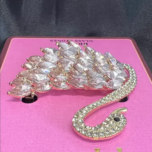 Piper  K | Swan Brooch