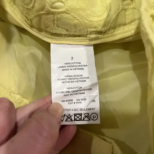 Isaac Mizrahi New York NWT Size 2 Citron Yellow Eyelet South Hampton Crop Pants