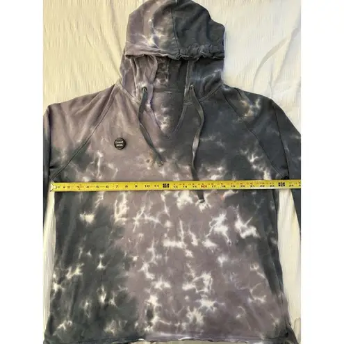 Blue Gray White Tie Dye XL Women's Hoodie with "I can't even" pin black white