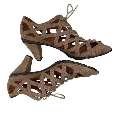 Gentle Souls OKEY DOKEY Taupe Lace-Up Gladiator Mid Heel Sandals Size 8 M