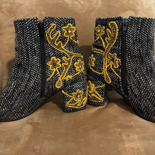 Coral blue women’s tweed Black and White Ankle Boots size 39