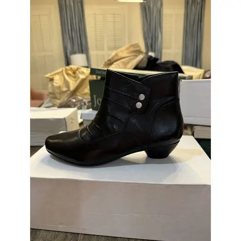 Josef Seibel Black Bootie Leather Distressed Silver Studs US 6.5 37 Victorian