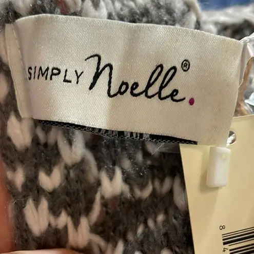 Simply Noelle  Chunky Knit Scarf with Buttons Gray and White