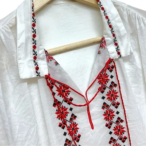 Boutique Vintage Shirt Women Large Red Black White Embroidered Snow Holiday Puffy *FLAW