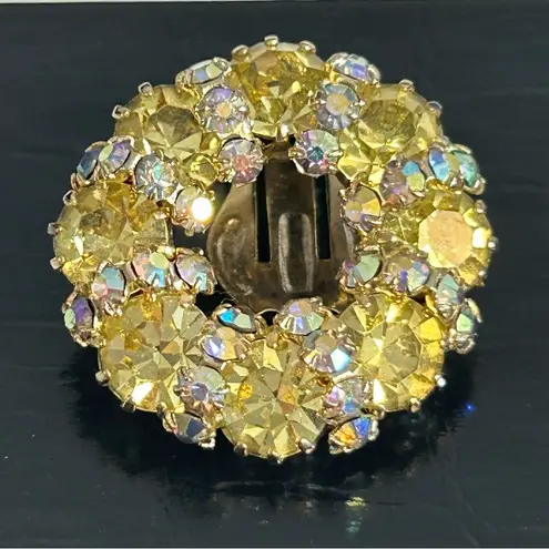 Weiss Vintage Clip on Earrings White