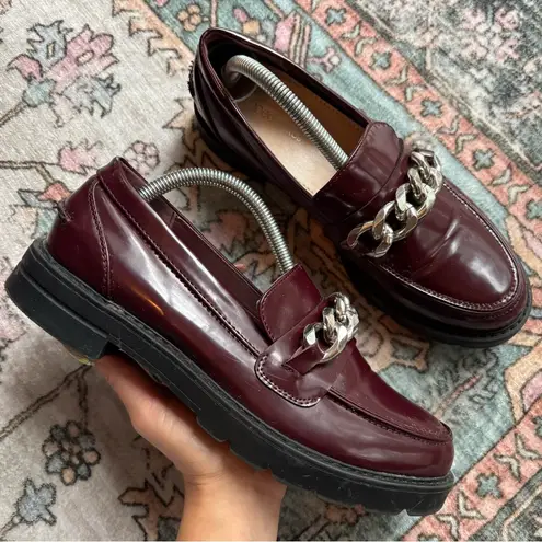 ShoeDazzle Burgundy Chain Loafers Faux Patent Leather Lug Sole Shoes Women’s 6.5 Silver