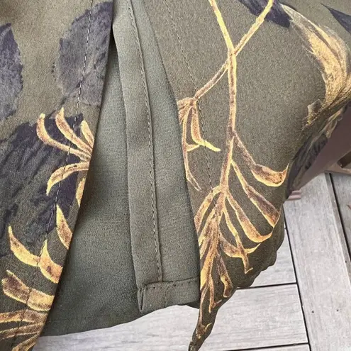 VTg First Issue Olive Leaf Pattern Skirt Size 12 Green