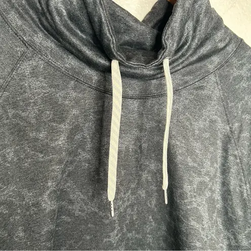 Vuori Halo Crop Funnel Neck grey large