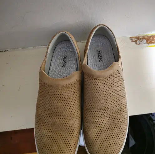 Kizik Vienna Brown Matte Nubuck Slip On Comfort Shoes Tan Size 11