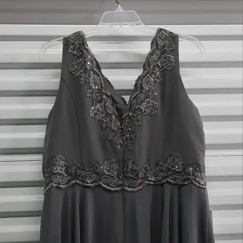 JJ's House  Dress Women's Size 18W Gray Embroidered Sequin Formal Maxi