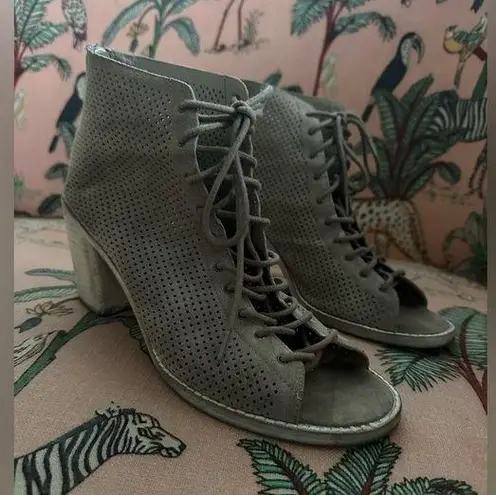 Dolce Vita Neutral Lace Up Open Peep Toe Trendy Ankle Booties Bohemian Heels 9M Tan Size 9