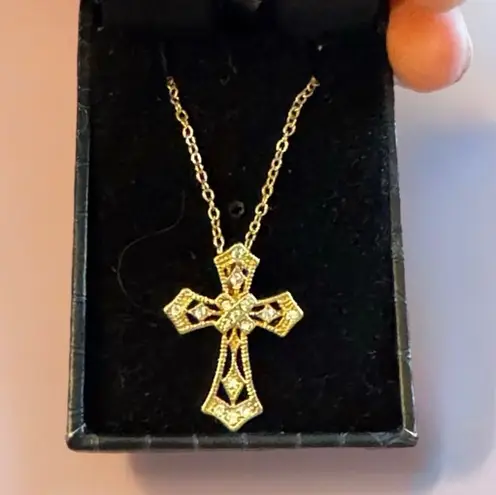 Jaclyn Smith Jewelry Bundle Lot. Jaclyn Smit set, necklace, cross necklace