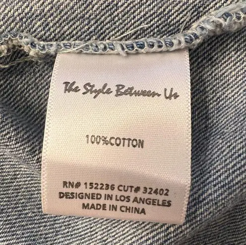 The Style Between Us Cropped Denim Jean Jacket Size Large NEW
