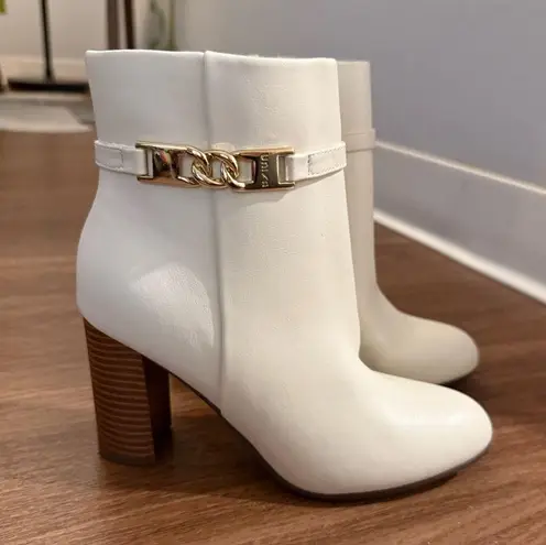 Unisa Heeled White Booties NWOT Size 6