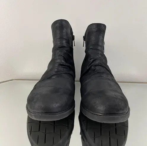 Baretraps Black Oiled Faux Leather Ruched Zipper Detail Yuno Ankle Booties