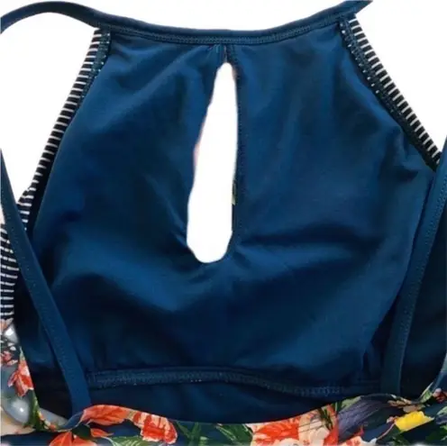 Ellen Tracy floral and fauna tankini halter top with keyhole in size 8. EUC