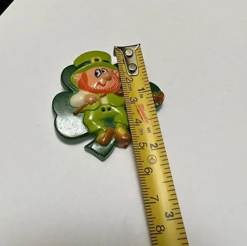 Signed Russ St Patrick Irish Leprechaun Fiddler Shamrock Holiday Brooch Pin Green