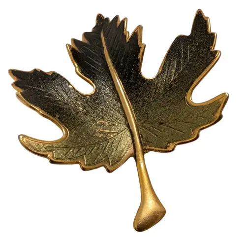 MAPLE LEAF Vintage Green Brooch Gold Lapel Pin Retro Vintage Classic