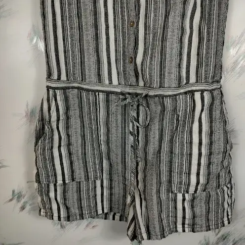 Universal Threads Universal Thread Gray Striped Romper S