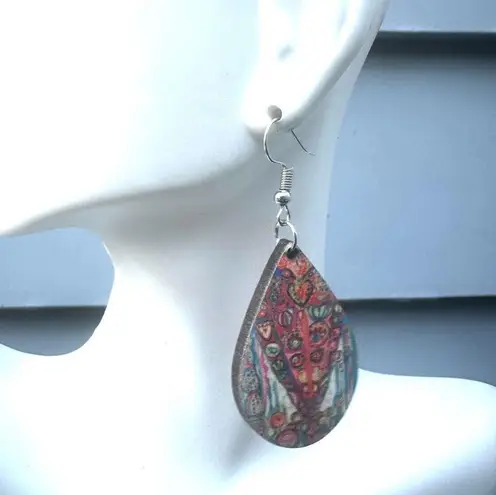 Design teardrop earrings